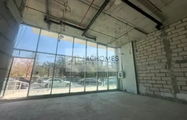 Spacious Layout with Outdoor Space Fit for F&B