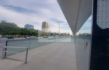 Spacious Layout with Outdoor Space Fit for F&B