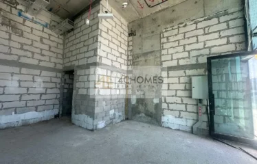 Spacious Layout with Outdoor Space Fit for F&B