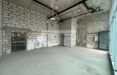 Spacious Layout with Outdoor Space Fit for F&B