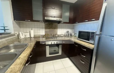 Spacious High-Rise Apartment Skyline View Balcony